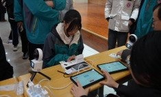 蘭州新華互聯網學校發放秋季助學金資助卡，助力學生成長