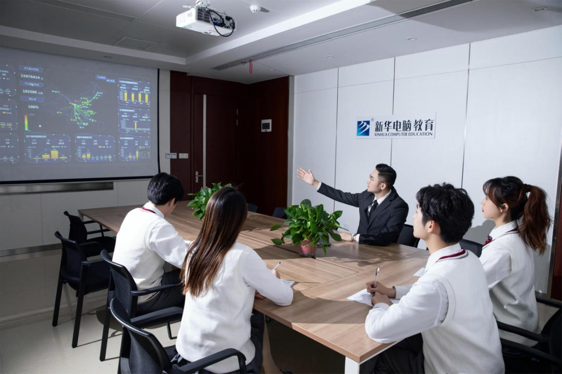在新華，學(xué)生的課堂竟然在企業(yè)里面