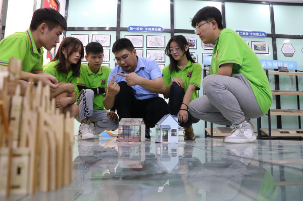 甘肅哪里的中專院校好？初高中生有什么好出路？