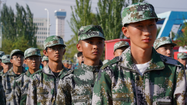 蘭州新華軍訓(xùn)開營儀式—磨練意志 用汗水向青春致敬